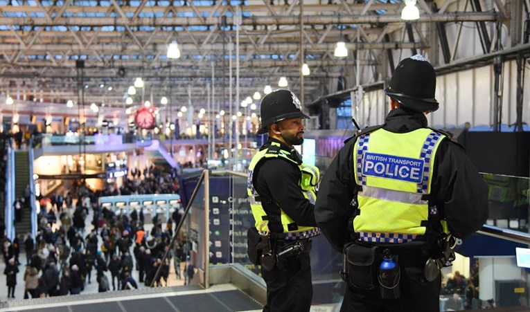 U Irskoj pronađen sumnjiv paket, identičan eksplozivnim napravama u Londonu